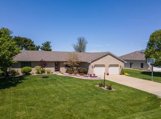 106 Breezy Meadows Rd, Monticello, IL 61856