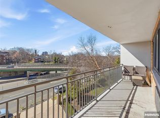 60 Parkway Dr E APT 4G, East Orange, NJ
