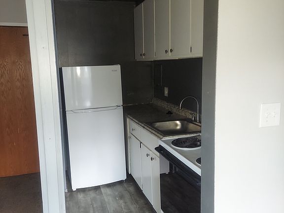 2nd image of 815 S State St #16