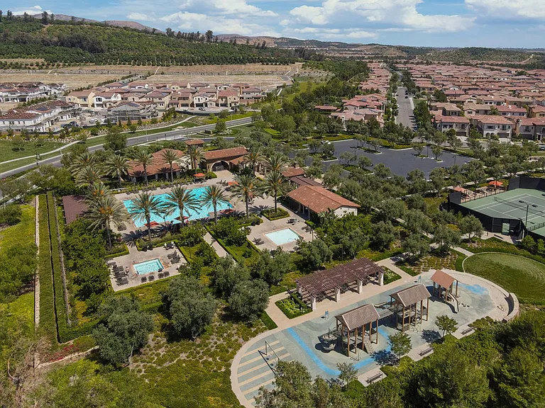 Orchard Hills resort-inspired amenities.