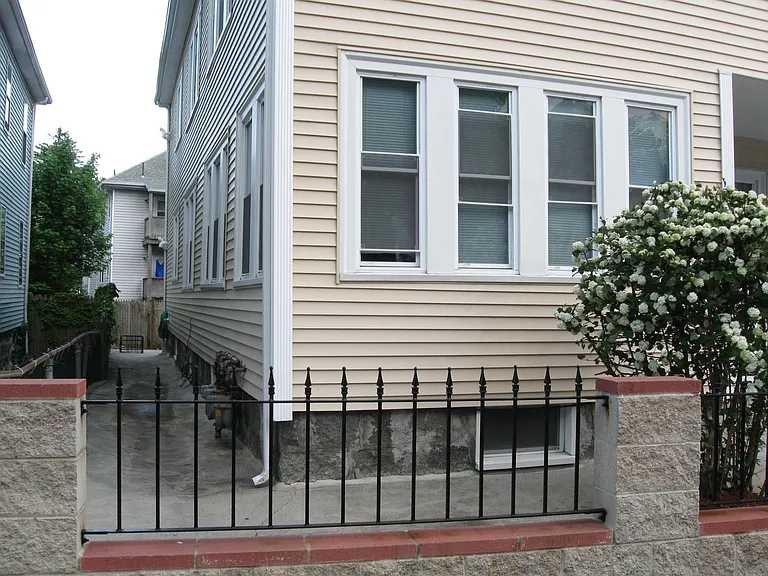 10 W Selden St #2 — Photo 11