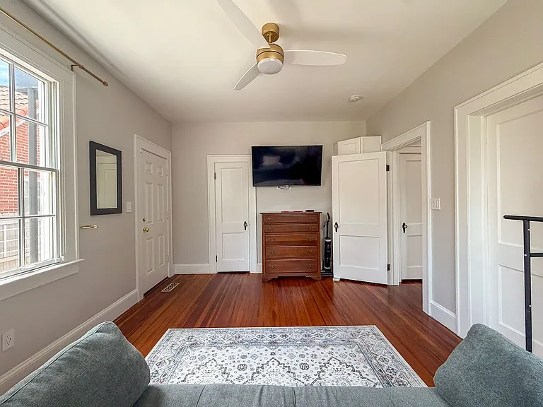 417 SW 10th St — Photo 24