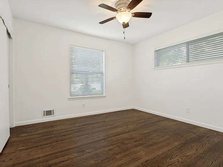 428 E Spring Valley Rd — Photo 22
