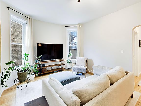 3rd image of 3009 W Belden Ave #1