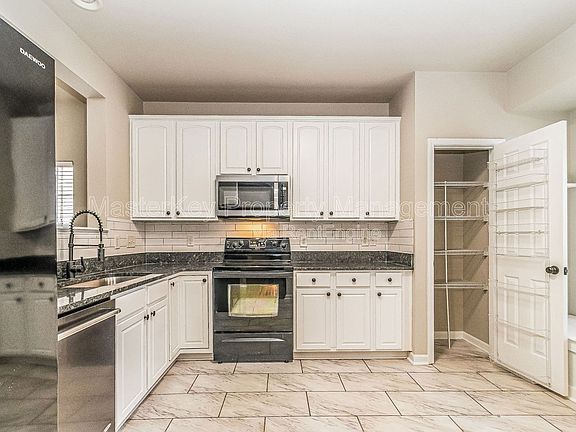 3rd image of 123 Baberton Dr