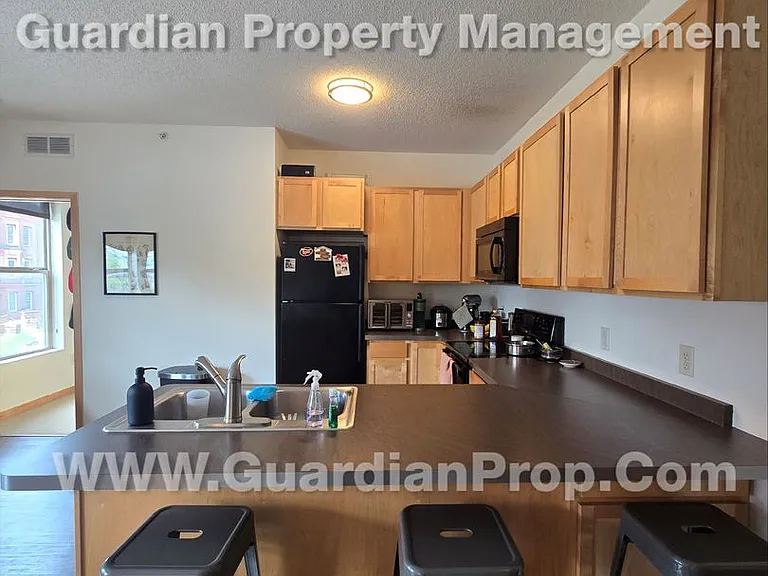 811 4th St SE #214 — Photo 3