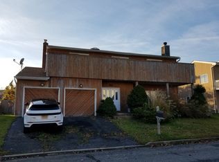 865 Anthony Dr, Lindenhurst, NY 11757