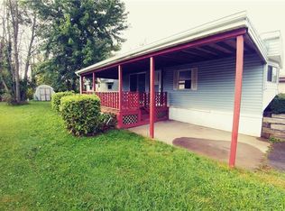 159 Crestwood Dr, Lockport, NY 14094