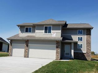 930 Elm Cir, Springfield, NE 68059