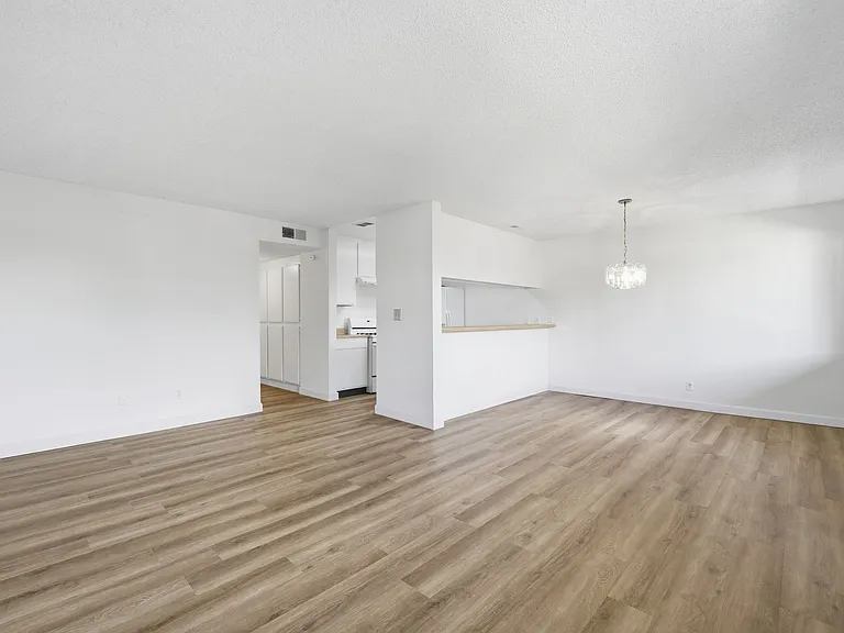 1527 Palm Ave — Photo 4