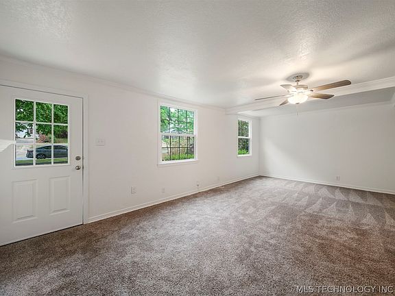 4th image of 1015 N Main St