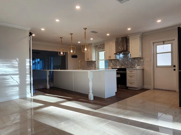 4590 Carson St NE — Photo 4