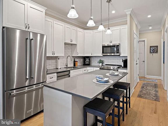 4th image of 510 N Bay Ave Unit 202