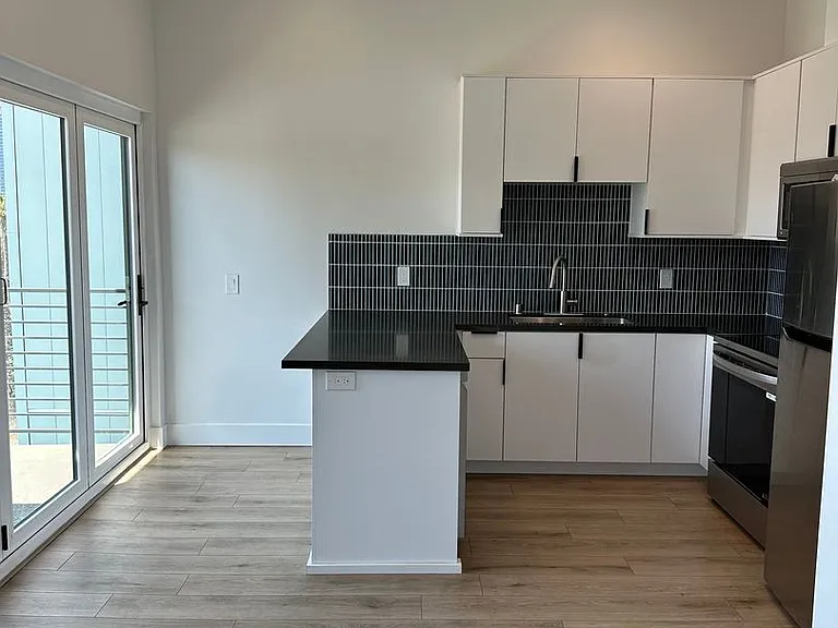 2332 F St — Photo 7