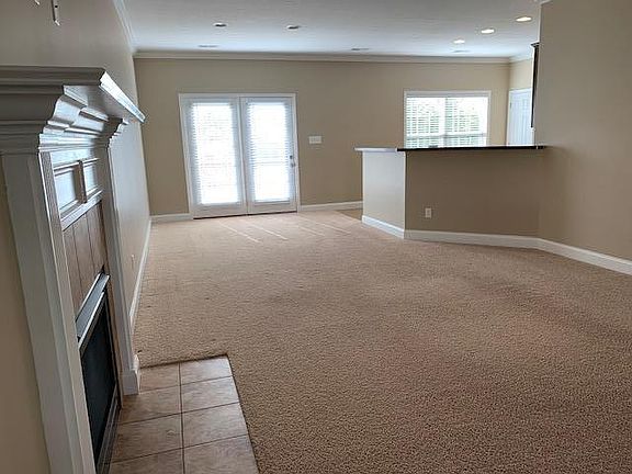 4th image of 941 Vicar Ln
