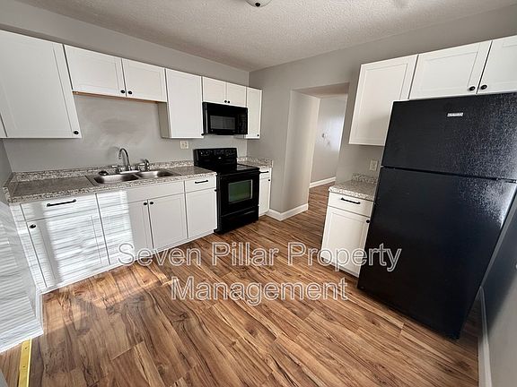 3rd image of 1046 Republic Ave