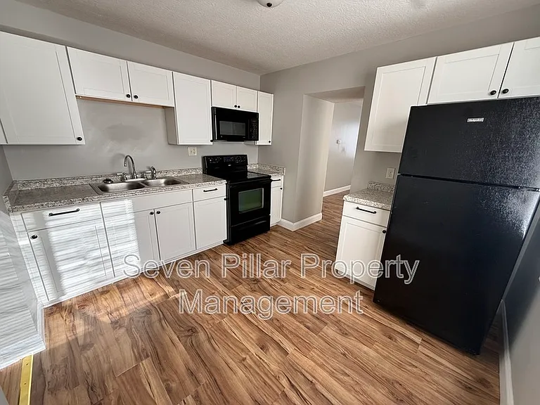 1046 Republic Ave — Photo 3