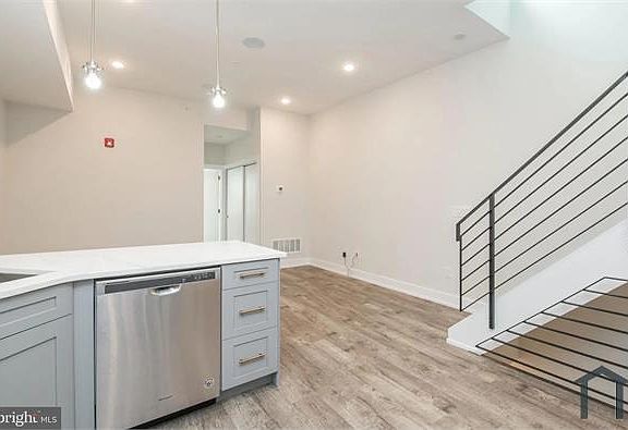 4th image of 1926 N 6th St Unit 3