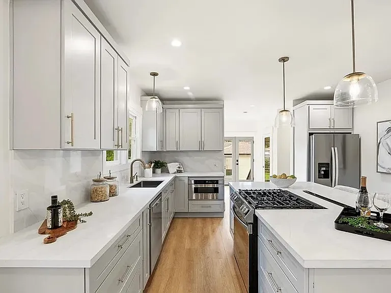 1081 Bird Ave — Photo 3