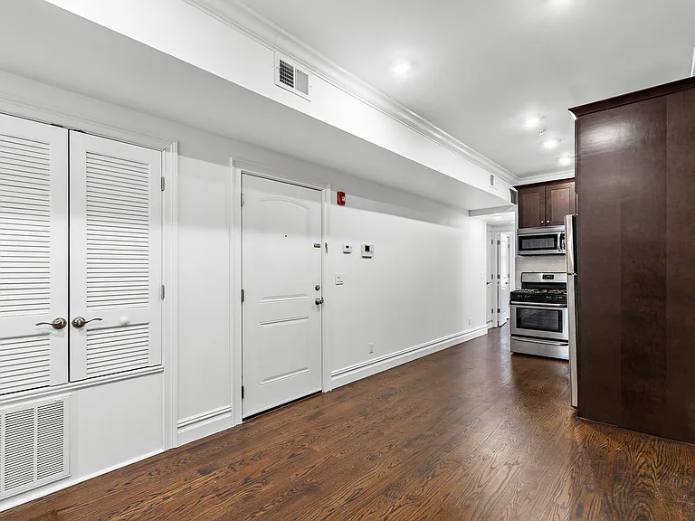 305 1st St #3L — Photo 10