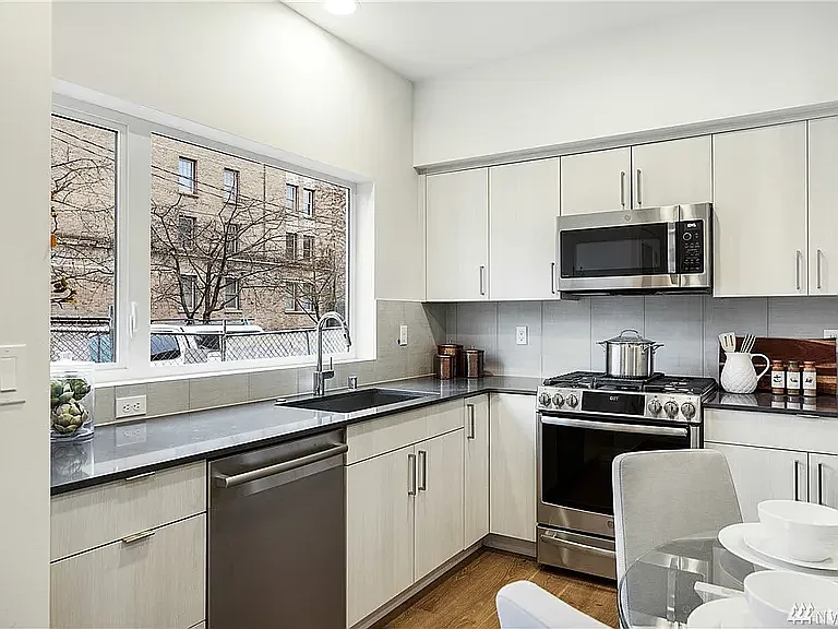 124 17th Ave E #A — Photo 3