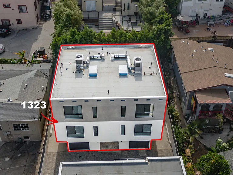 1323 1/2 Bates Ave — Photo 9
