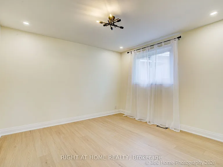 22 Gleneagle Cres — Photo 15