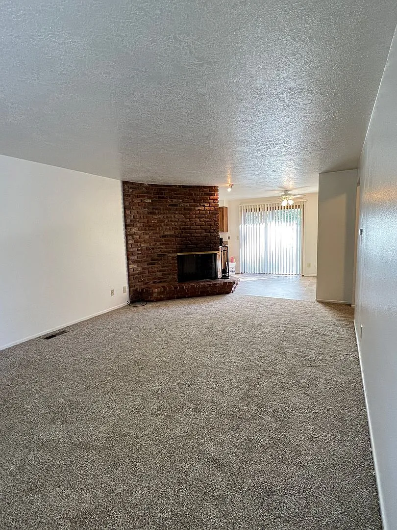 paggin01-605-611 19th St NE — Photo 4