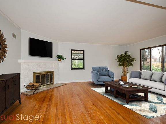3rd image of 8 Smithwood Dr