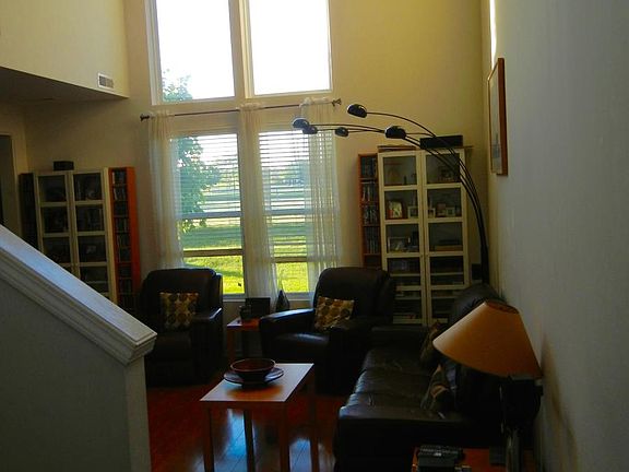 3rd image of 156 W Buckingham Dr