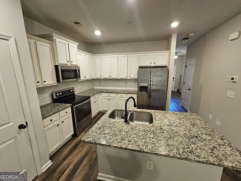 3004 Bayrose Cir #102B — Photo 12
