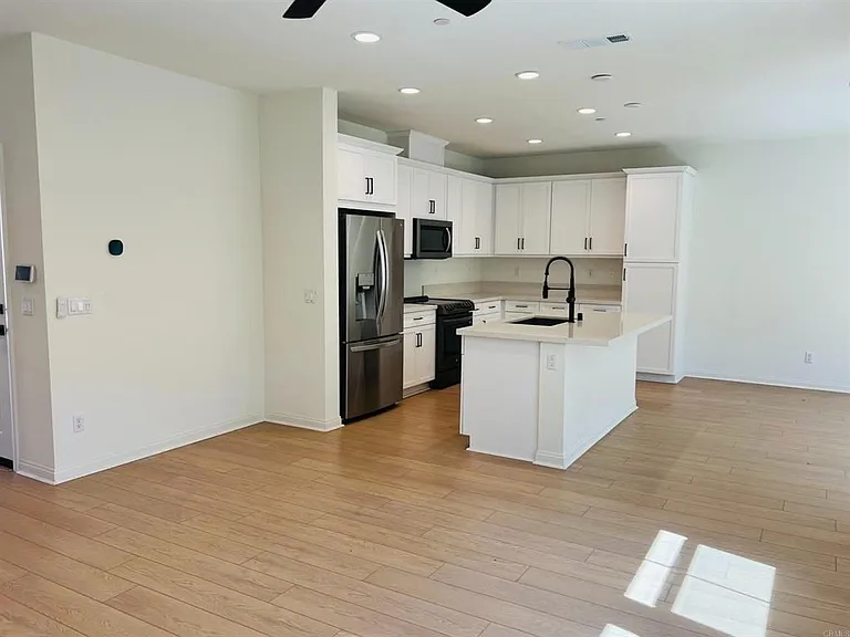 530 Longmeadow St — Photo 11