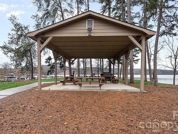 3rd image of 1112 Verdant Ridge Cir
