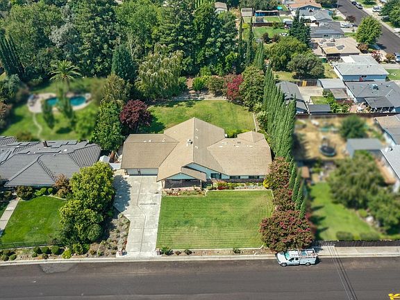 2nd image of 9957 N Freesia Ave