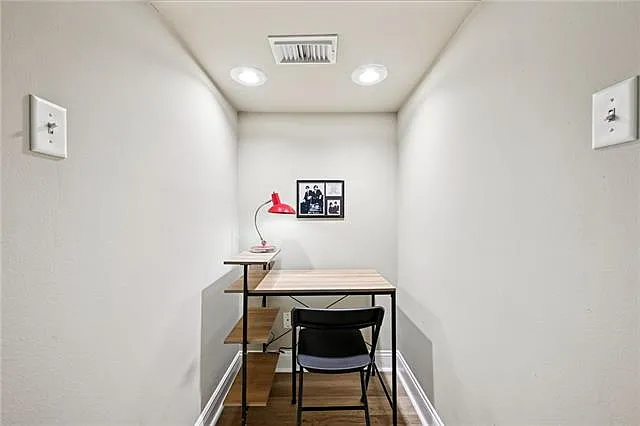 312 Lismore Ln — Photo 17