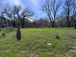 320 1st St, Waurika, OK 73573