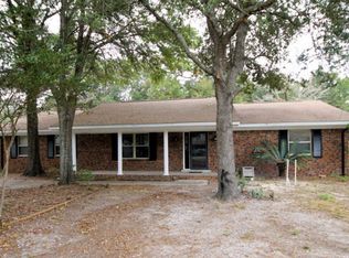 115 Country Club Rd, Shalimar, FL 32579