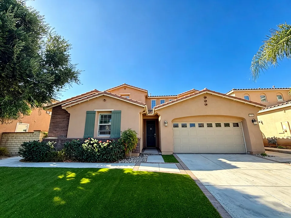 13335 Los Robles Ct