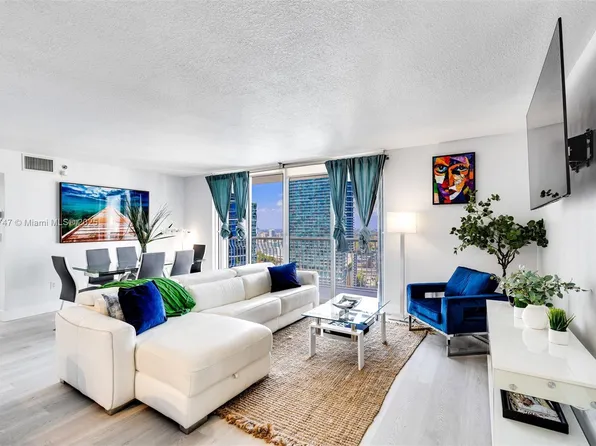 1200 Brickell Bay Dr APT 2923, Miami, FL 33131