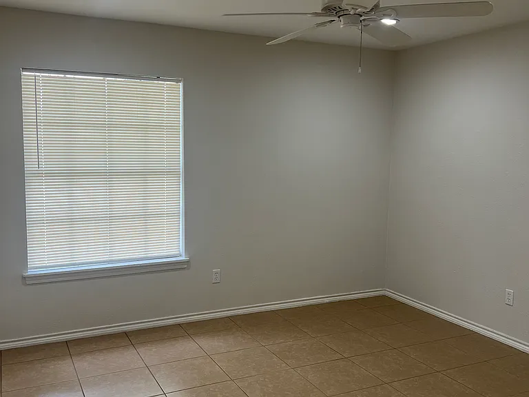 3313 Kiwi St — Photo 9