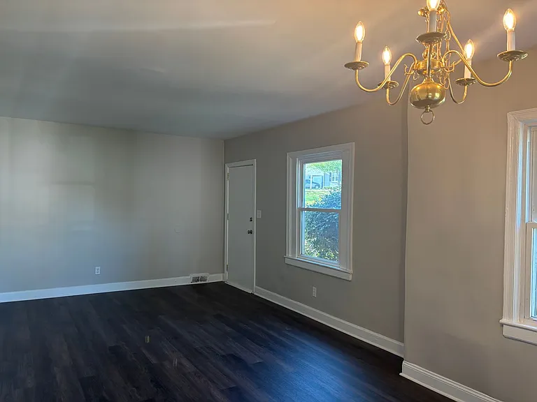 2565 Brentwood Pl — Photo 4
