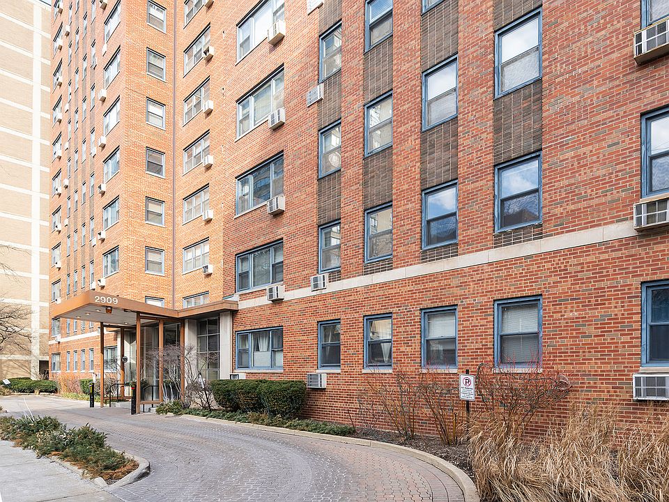 1st image of 2909 N Sheridan Rd APT 1001