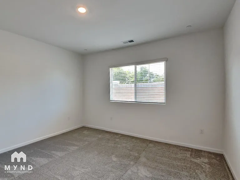 1688 Bullock Dr — Photo 8