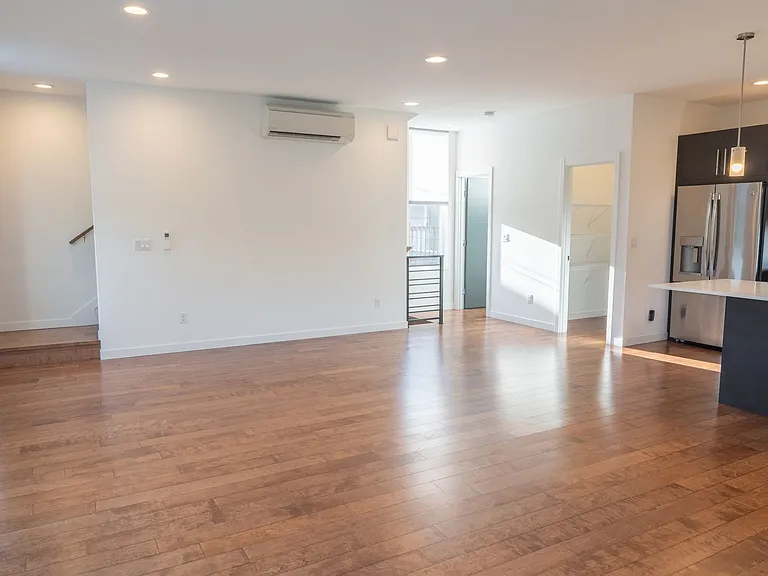 2614 SW Genesee St — Photo 5