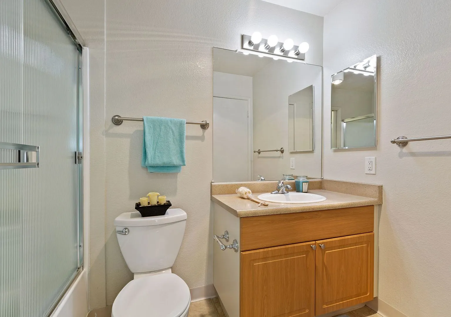 Bel Air Apartments — Photo 4