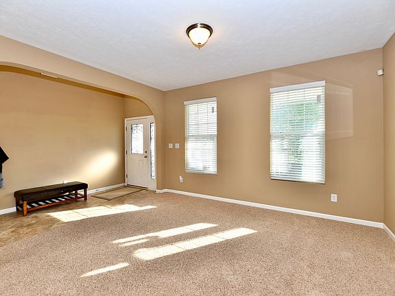 2nd image of 1568 Sussex Dr