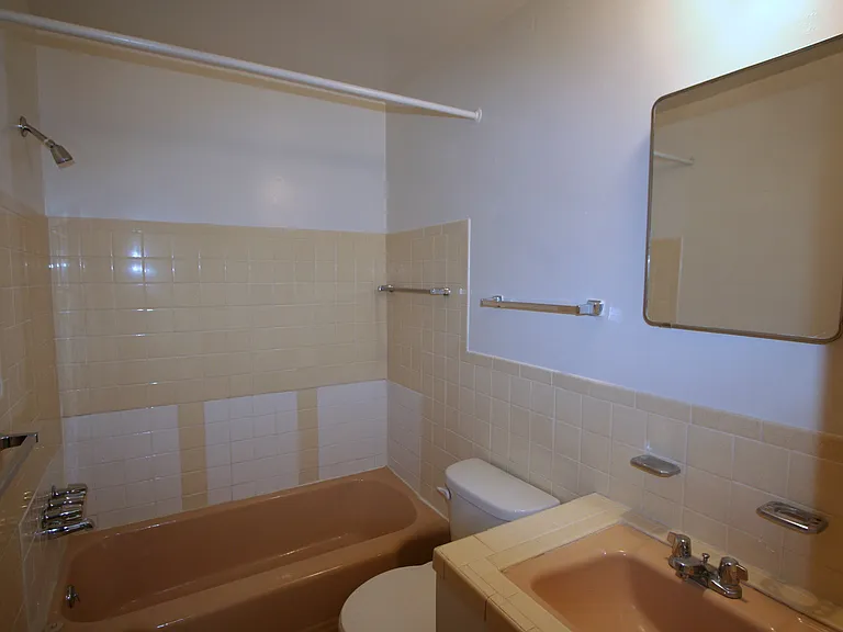 1443 Race St #31 — Photo 6