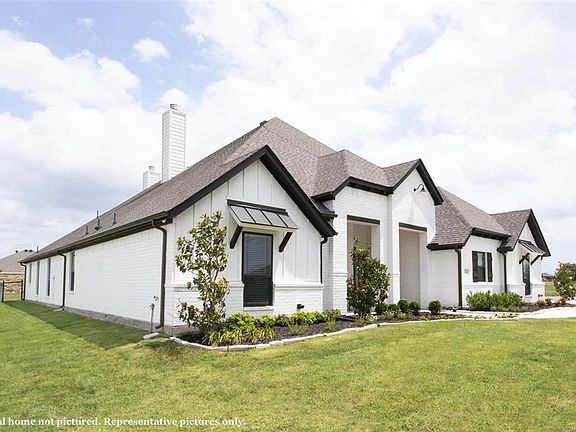3rd image of 1016 Forest Glen Ln