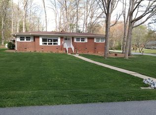 600 Tangle Dr, Jamestown, NC 27282