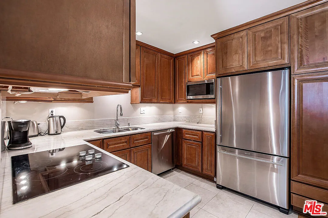 2 bed, 2.0 bath, 1131 sqft, $3,750 — Photo 4
